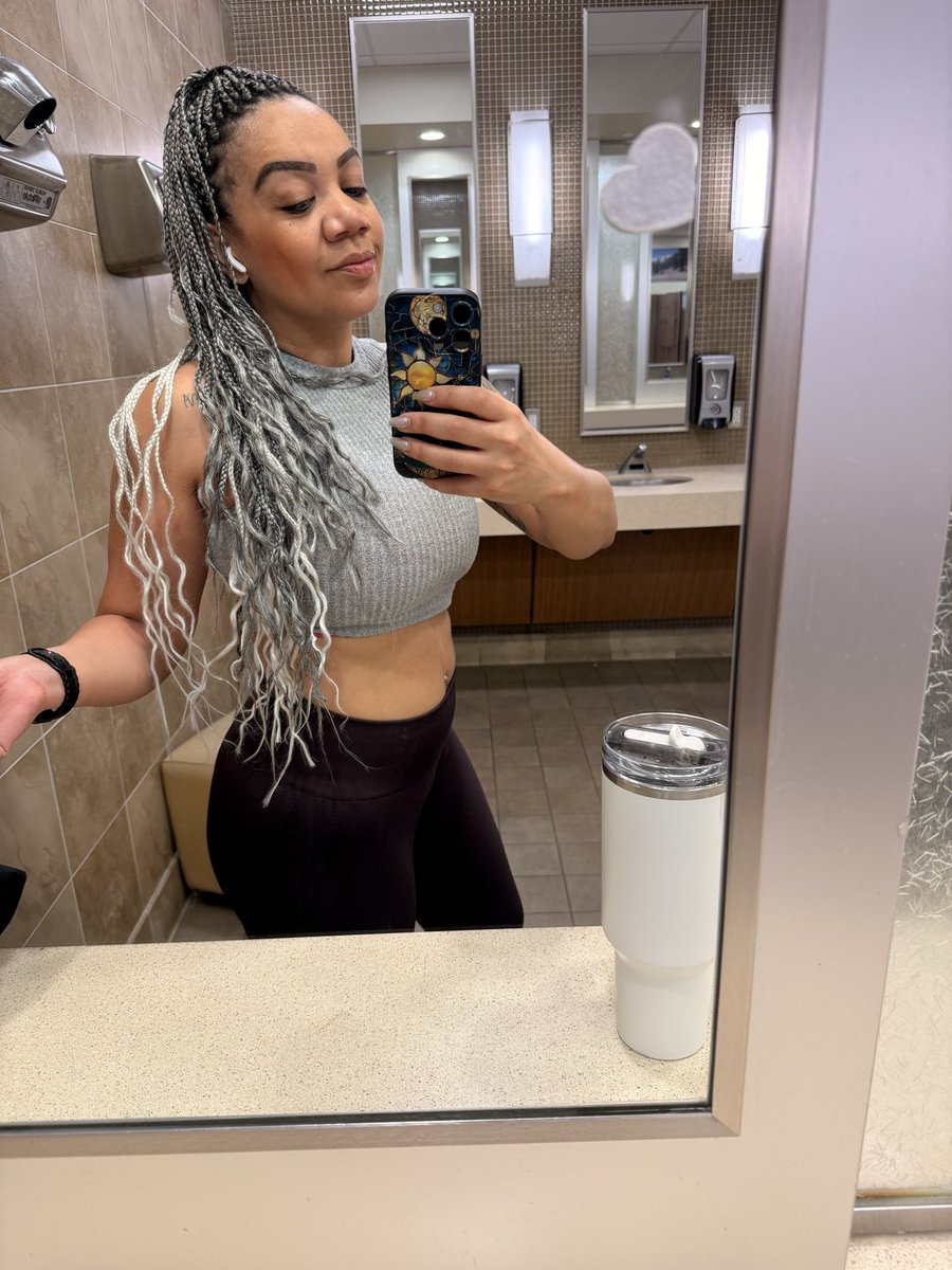 KristaSparkles tweet media