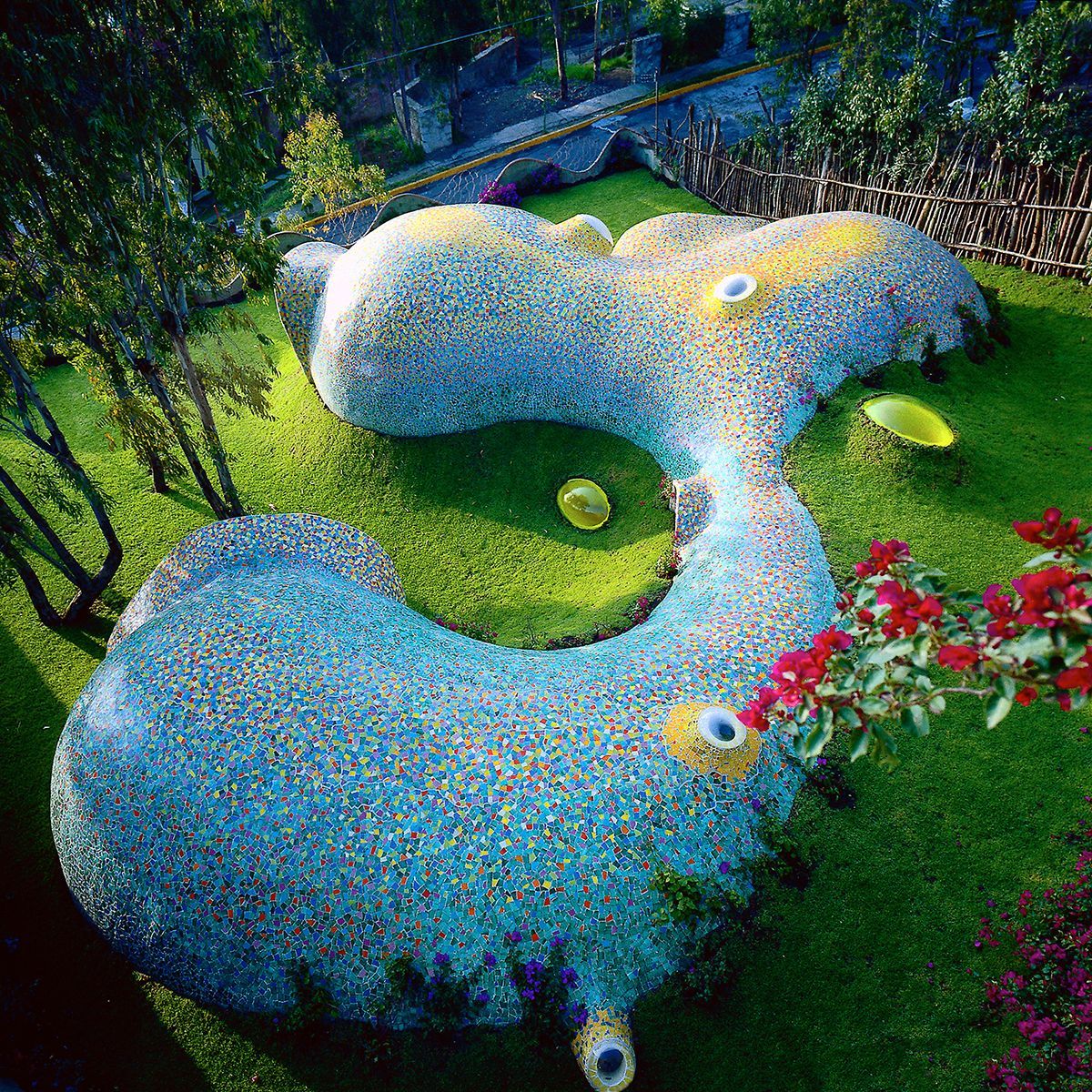 Arquitectos_MX's tweet image. Casa Ballena Mexicana / Javier Senosiain

Año: 1992

Proyecto --&amp;gt; arquitectosmx.com/casa-ballena-m…

#Arquitectura #Architecture #Casas #Houses #México