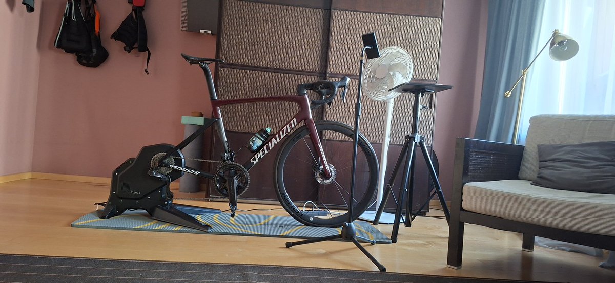 муниципальный физкультурник (parody) tweet media