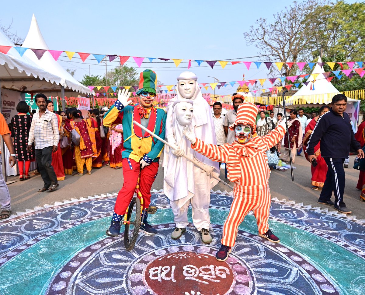 dm_jajpur's tweet photo. ଏହି ଅବସରରେ ଅଞ୍ଚଳବାସୀଙ୍କ ଉତ୍ସାହଭରା ଓ ସକ୍ରିୟ ଅଂଶଗ୍ରହଣ ଦେଖିବାକୁ ମିଳିଥିଲା।
#PathaUtsav #Jajpur #Jajati2026 #SubhadraShakti #AmaJajpur #OdishaCulture #CommunitySpiritUtsav #Jajati2026 #JajatiUtsav2026 #JajpurZillaMahotsav #OdishaFestivals #jaipurdiaries #JajpurHeritage #zillamahostav https://t.co/iF8JIYfPXu