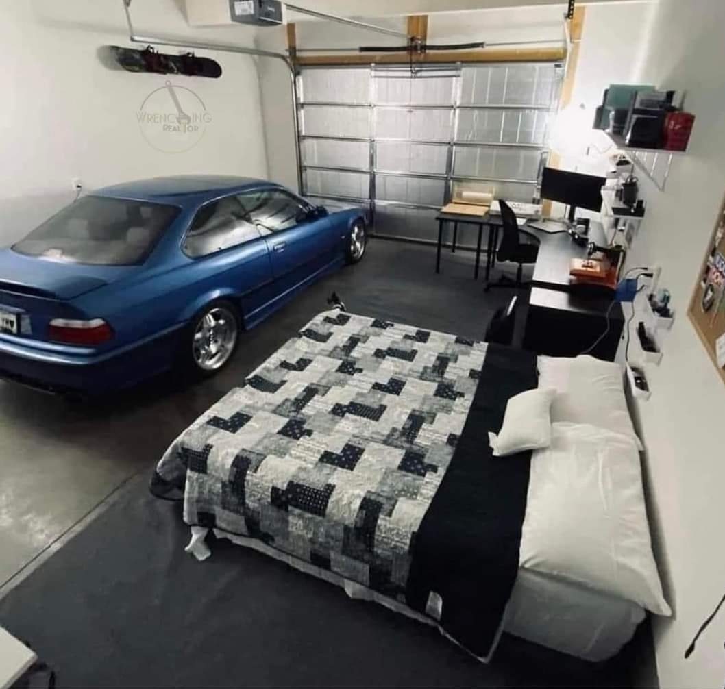 The Rubber Chicken🇨🇦 tweet media