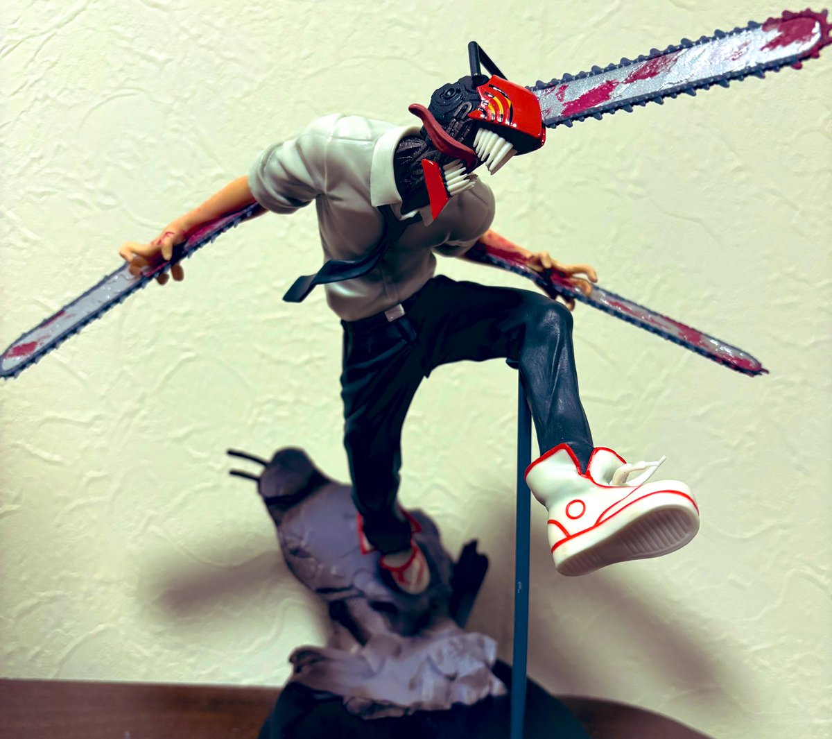 PisukeDX's tweet photo. チェンソーマン血糊ペイント！
生々しさが出ていいかんじになった気がする

#チェンソーマン https://t.co/QSpb3XjPyQ