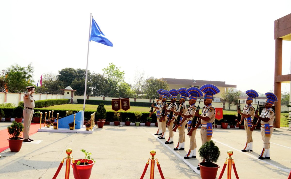 आज दिनांक 19/03/2026 को 87 वॉं सीआरपीएफ परेड दिवस के अवसर पर ग्रुप केन्द्र केरिपु बल अमेठी में शहीदों के सम्मान में श्रद्धांजली एवं सलामी दी गई। एवं श्री मनीष कुमार मीणा(कमाण्डेट) के द्वारा सैनिक सम्मेलन का आयोजन किया गया ।