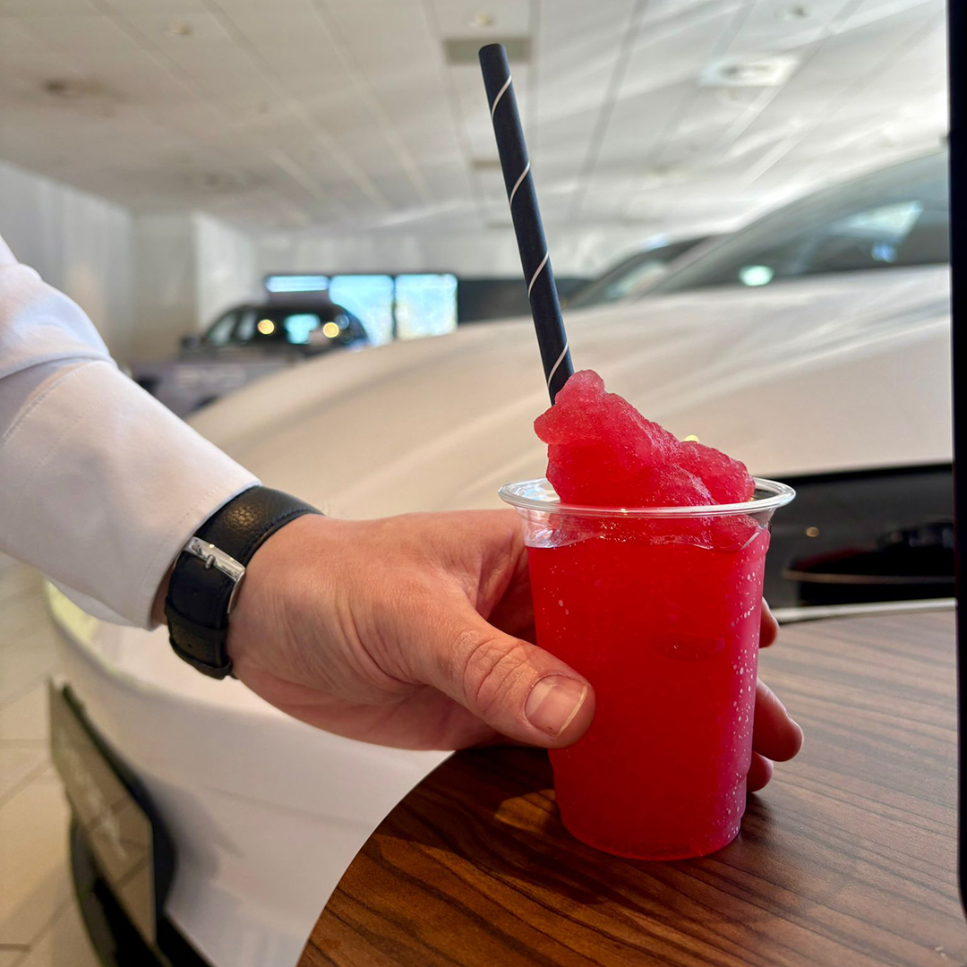 WJKingGroup's tweet photo. Still buzzing in the showroom! 🚗⚡

Plenty of weekend left — come see our BYD V2L tech in action &amp; grab a free slushy 🍹

Order a new BYD before 23rd March: ✅ FREE First Service ✅ £100 Charging Credit

T&amp;Cs apply. #WJKingBYD #SpringSalesEvent #Bromley #Gravesend https://t.co/o6j6p2brDD