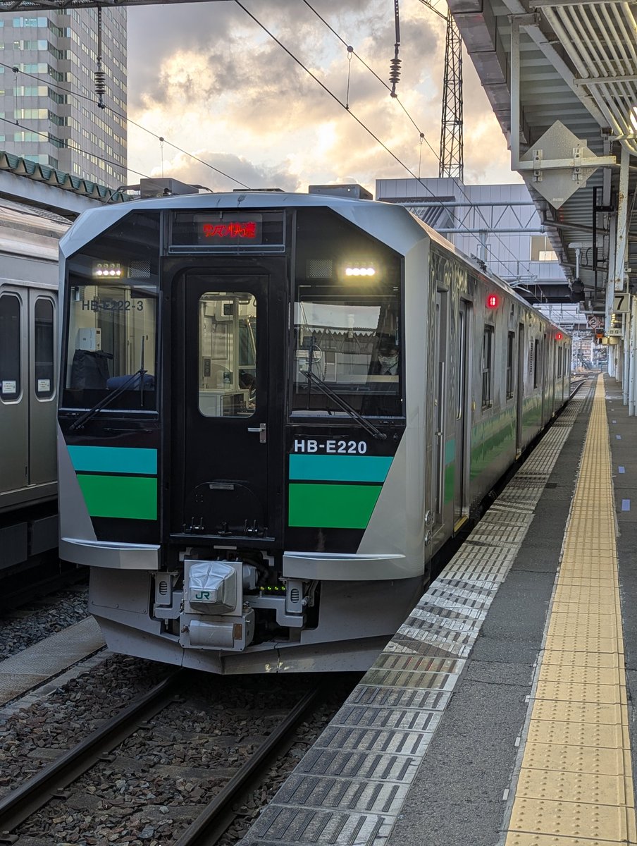 JobanShinjuku's tweet photo. ずいぶん格が下がったなと感じてしまう快速はまゆり… https://t.co/VpxF9T1ZKx