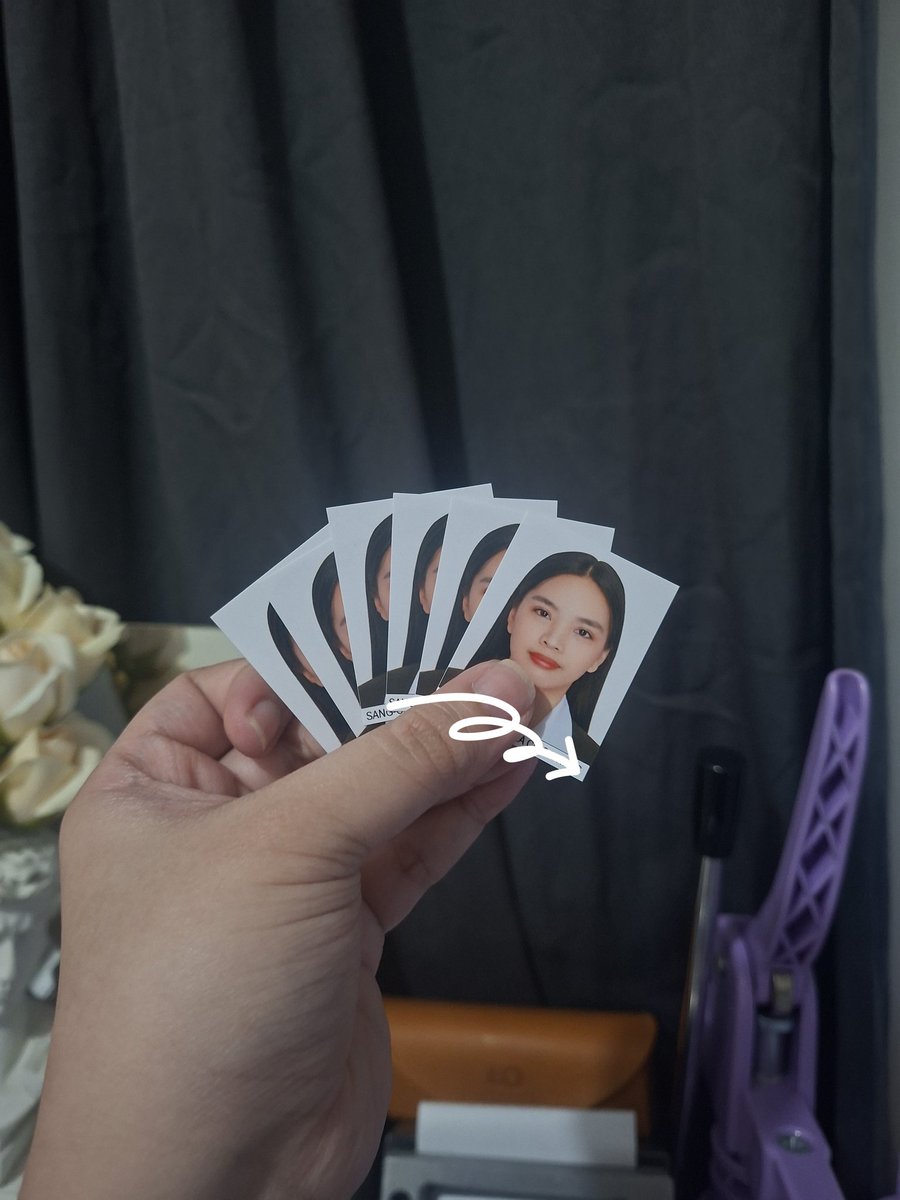 kalopsiaartph's tweet image. Graduation season is almost here 🎓✨

Bitin ba ang copies ng #gradpic mo?
We can print it in high-quality wallet size photos 💙

Also available:
📌 Passport size
📌 1x1 &amp;amp; 2x2 ID prints

Send us a message 💬
FB/IG/TikTok/X: @kalopsiaartph