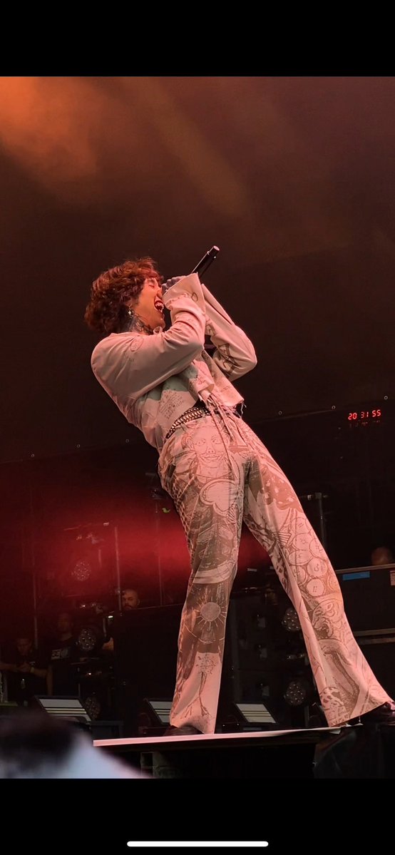 Ellie 🖤 tweet media