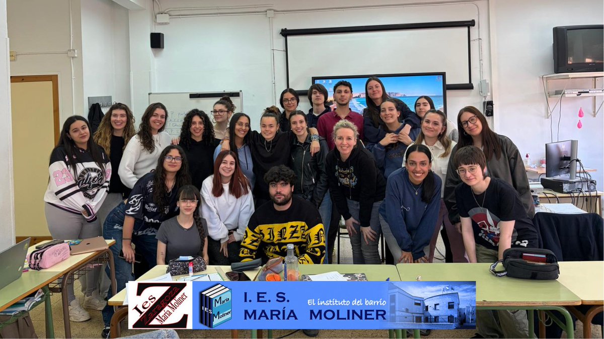 FUNDSANBLASZGZ's tweet photo. Tuvimos el placer de compartir nuestra experiencia sobre el sinhogarismo con los alumnos de 1º de Integración Social del IES  Ciclos Formativos SSC María Moliner.

Hablar con futuros profesionales del sector nos llena de esperanza: hemos encontrado miradas atentas y compromiso. https://t.co/XE9sbXg5ug