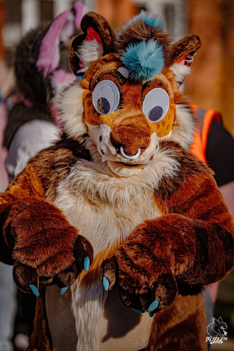 💛🤍Azzy💜🖤 tweet media