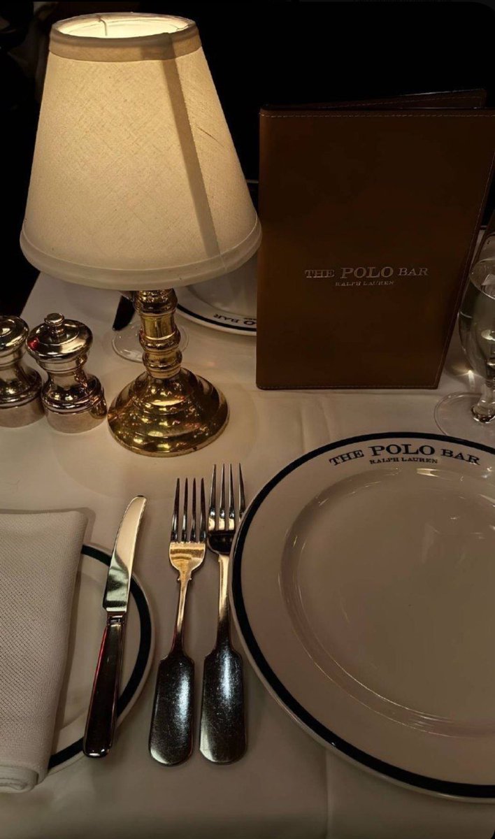 Elle Lookbook tweet media