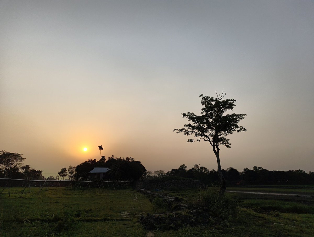 সূর্য অস্ত যাচ্ছে...
