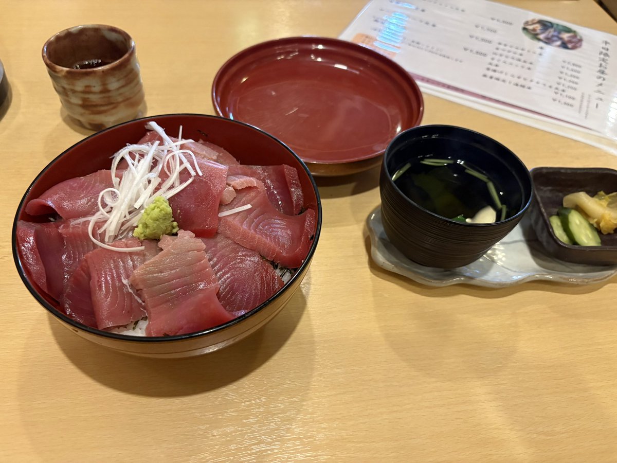 parachuteman's tweet photo. 2026,3,17  本まぐろ地魚地酒おぎん
本まぐろ中トロ丼　¥2,800 https://t.co/lQR2Q2AACs