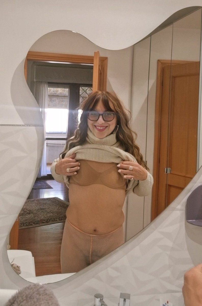 Le mutandine le avevo messe ma non le sopporto proprio 😛🤪☺️🤭🔥💋❤️