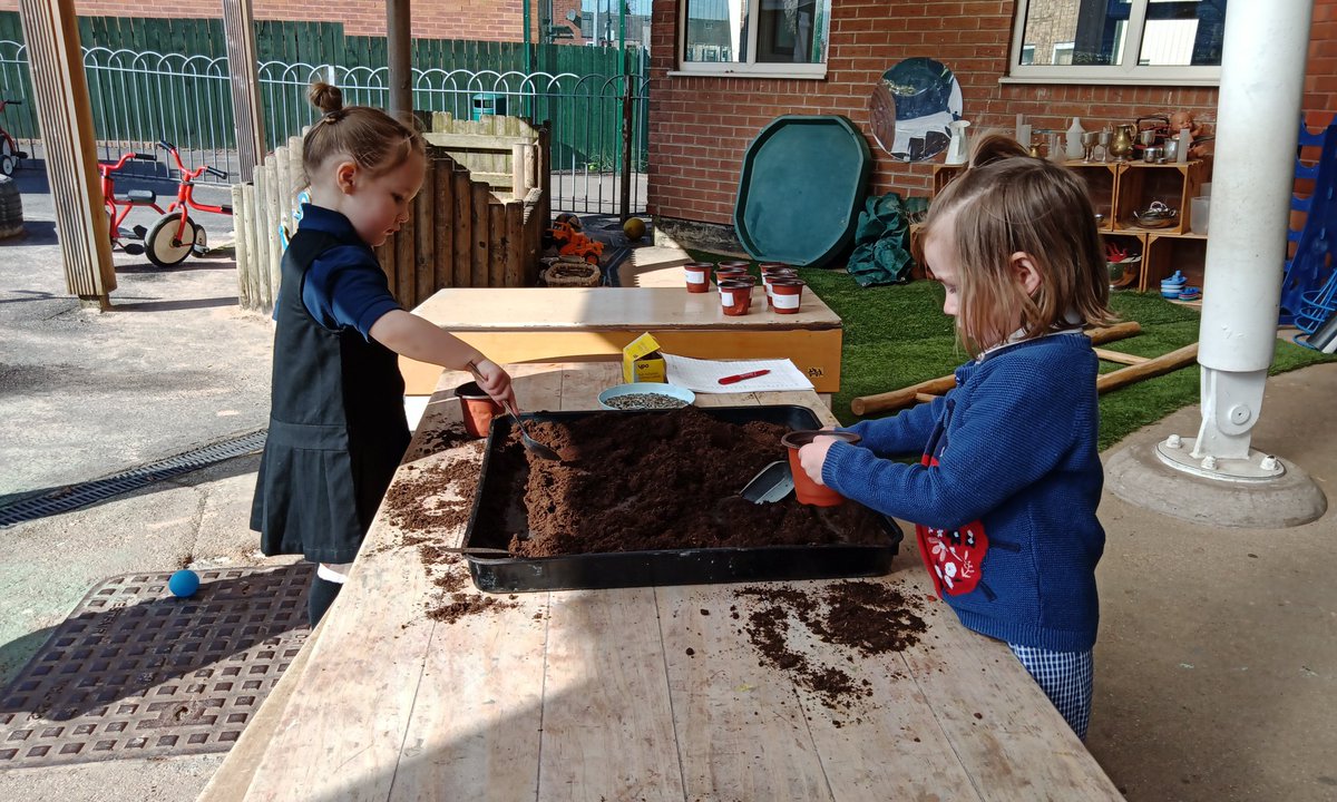 Mrs Davies tweet media