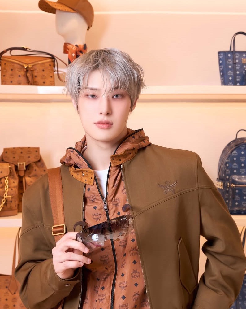 สวัสดีคร้าบบบ ผมคือคนๆเดียวกันจริงๆคร้าบ