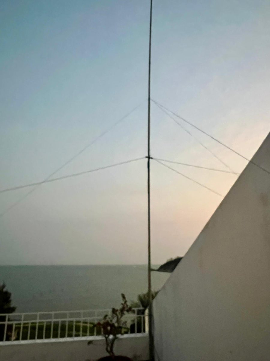 DX World.net tweet media