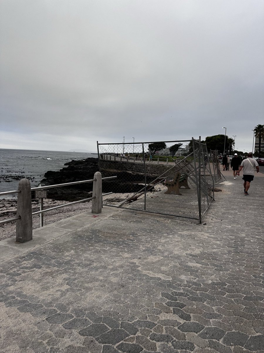 Consumer_HeroSA's tweet photo. @CityofCT @geordinhl you guys been throwing stones at all other cities but dropping the ball at home. This has been a mess for 2 years now at Rocklands. What’s happening here? https://t.co/6nRtycyiPP