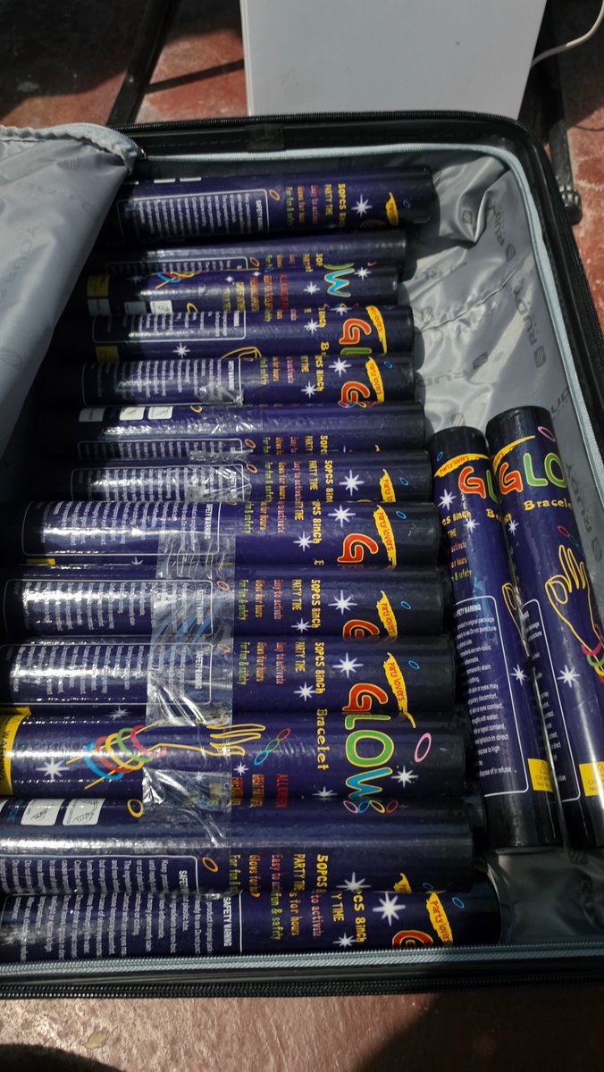 Papoliiee tweet media