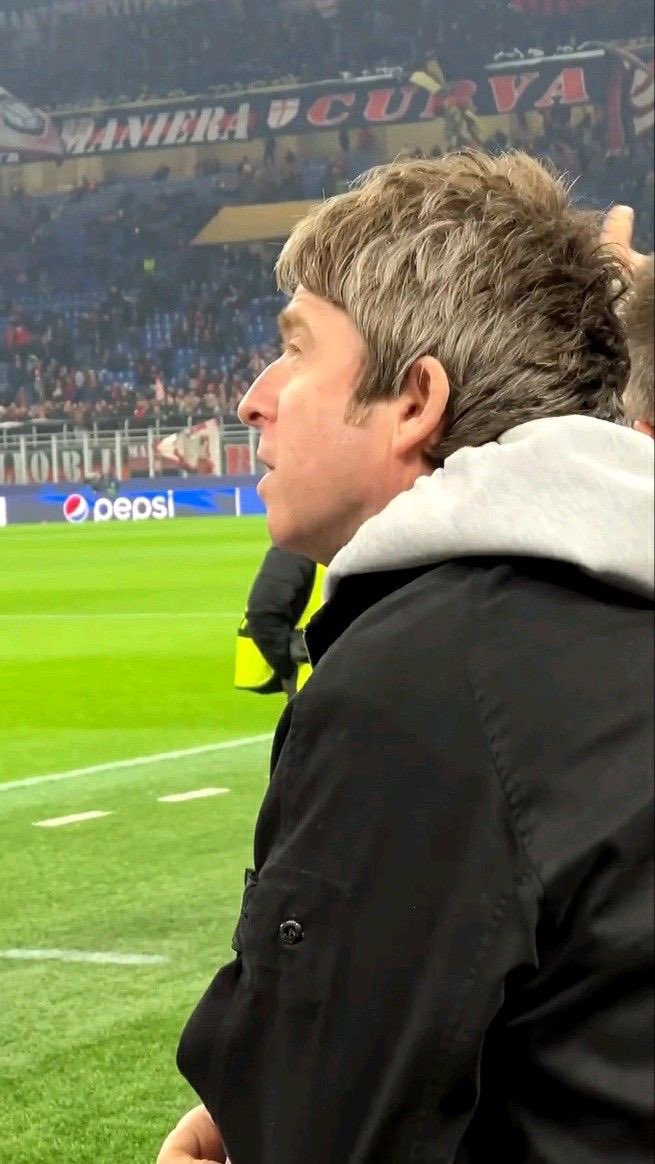 hari saw oasis tweet media