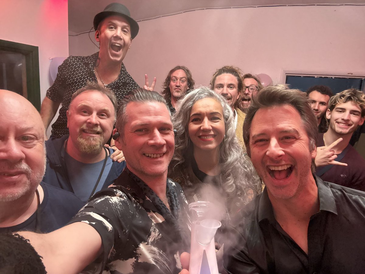martindkennedy's tweet photo. A steaming dressing room before a red hot crowd in London; what a great night 🤘🏻🎸
#bushhall #london #show12 #guitarist https://t.co/vxUEM0cTXV
