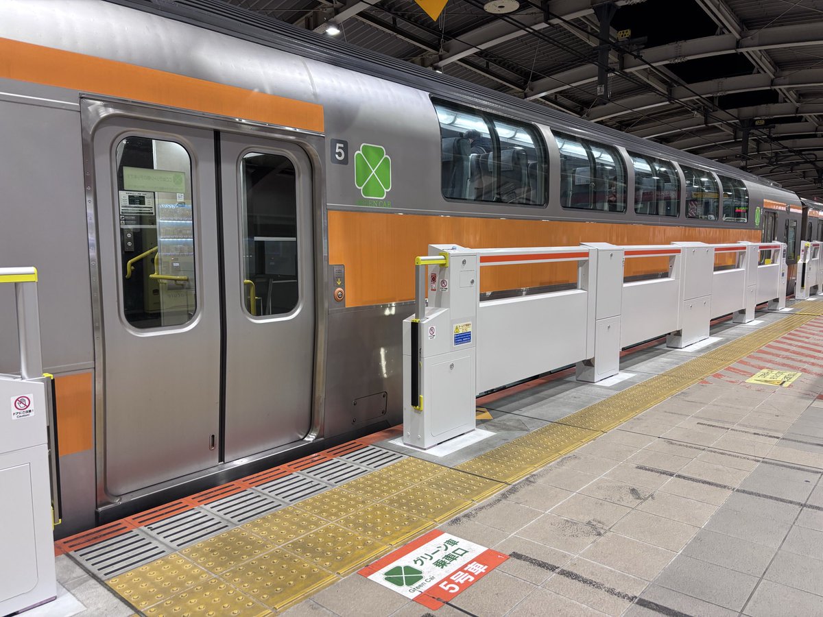 R_tetudou's tweet photo. 中央線ホームドア設置第1号の武蔵境駅
これで人身事故の頻度が減ってほしい… https://t.co/9oypMfIYUA