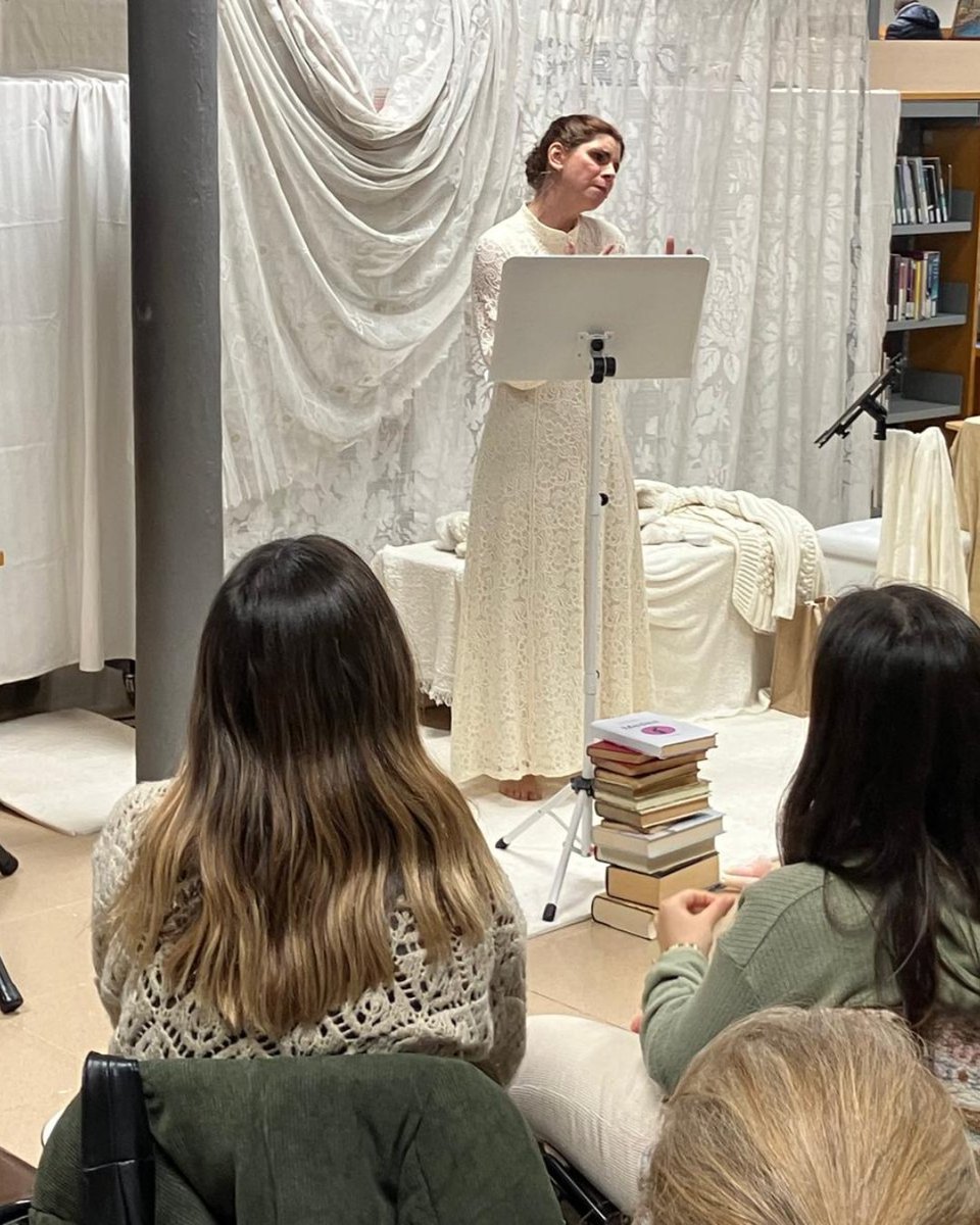 BibCalGallifa's tweet image. Gran èxit i ple absolut al monòleg musical "Lina".
La Cia. Teatrem ens va regalar una interpretació magistral que va entusiasmar i emocionar el públic de principi a fi.  🥹👏 Molt recomanable!
@santjoanv #espectacle #musical #monòleg #LinaCodina #bibliotequesbbm