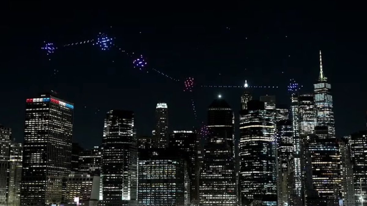 3年前にアミがした、メンバーが入れたタトゥの位置を繋げると北斗七星になるっていう考察が、今日のNYのドローンショーで公式的に認められて、やっぱりアミの考察本当すごい👏