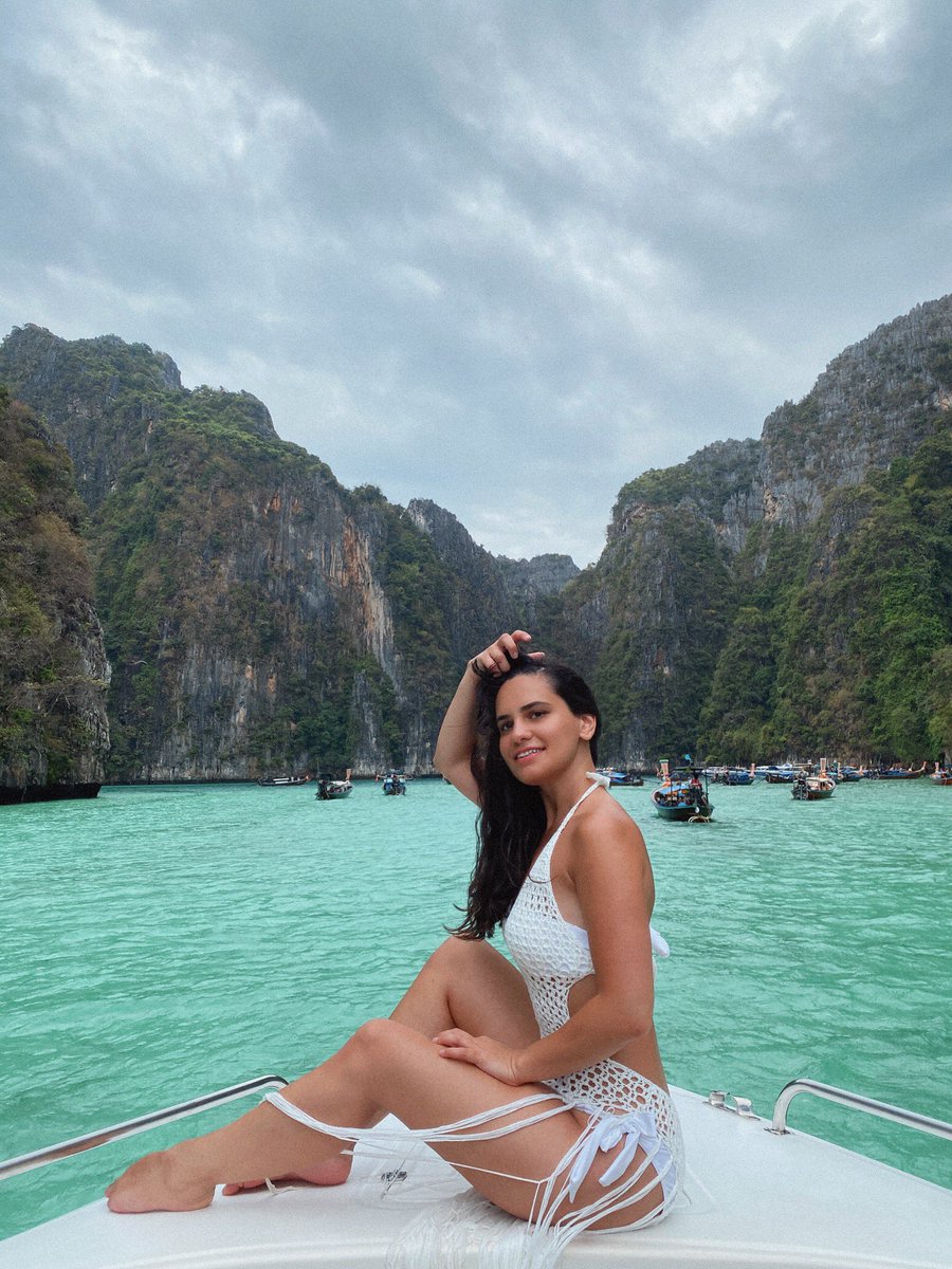 lady Kristina V tweet media