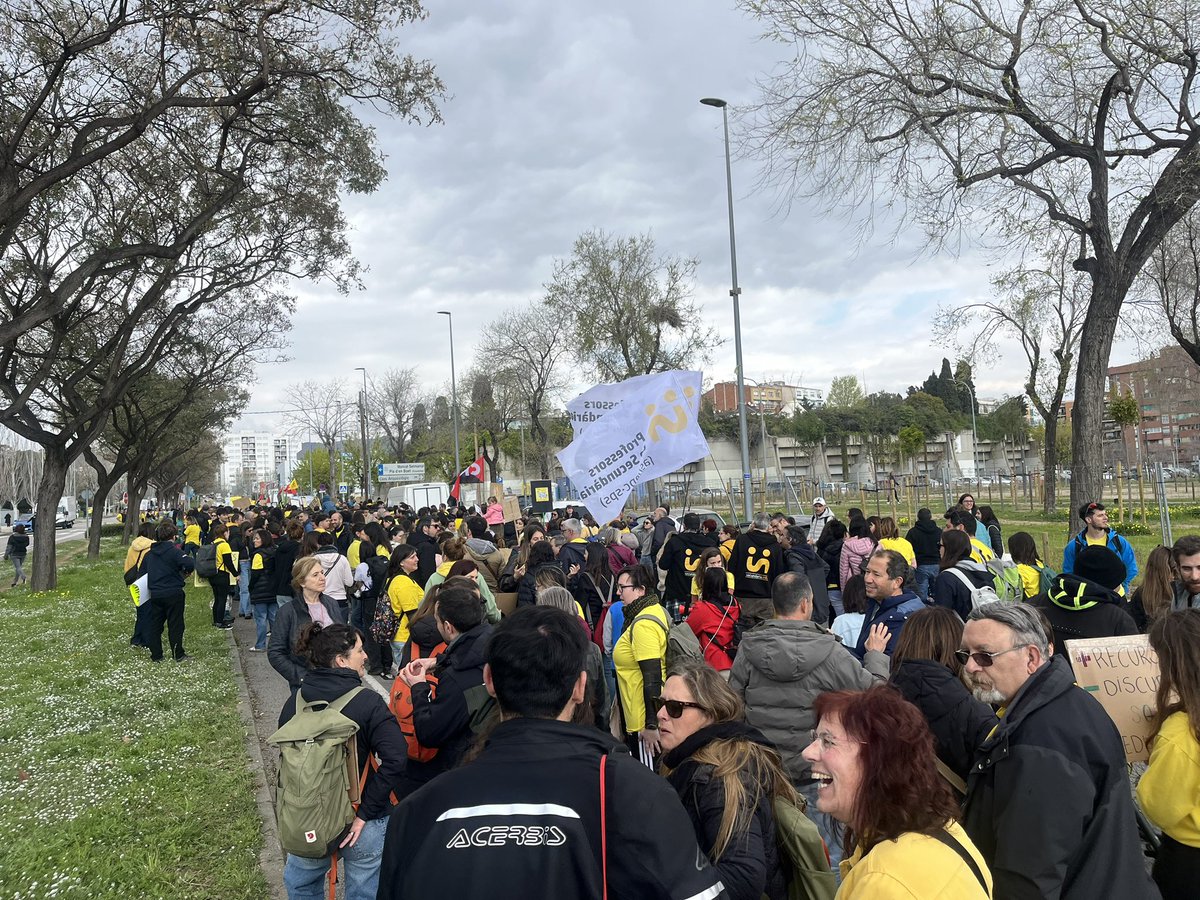 COS Maresme ♀☭ tweet media