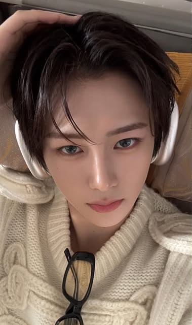 syntaxmanx's tweet image. face card so good its enough to make a korean man fold after just two weeks of meeting #crazy