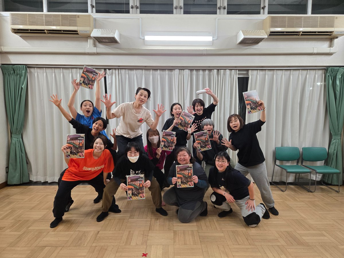 『トラジャ百香拳』出し物師(出演者)全員集合～！
すでに真夏のような熱苦しさでずんずん稽古が進んでおります
#ひげ太夫 #ひげトラジャ