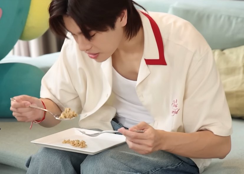 ต้า シ tweet media