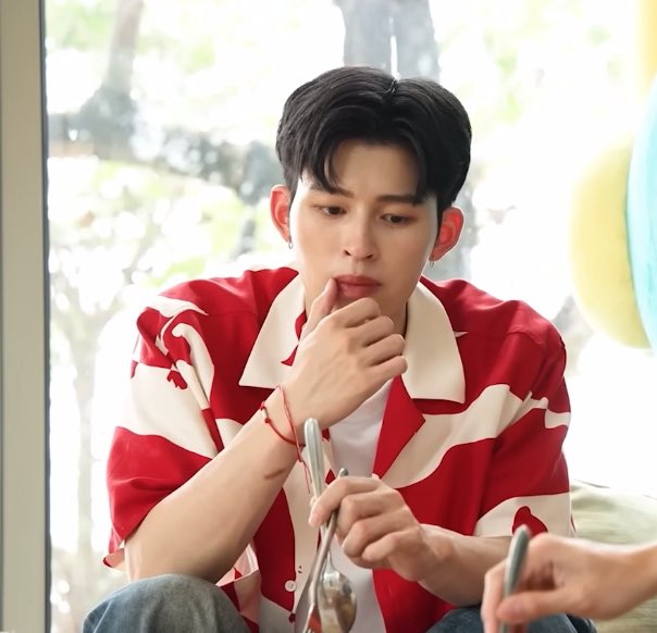 ต้า シ tweet media