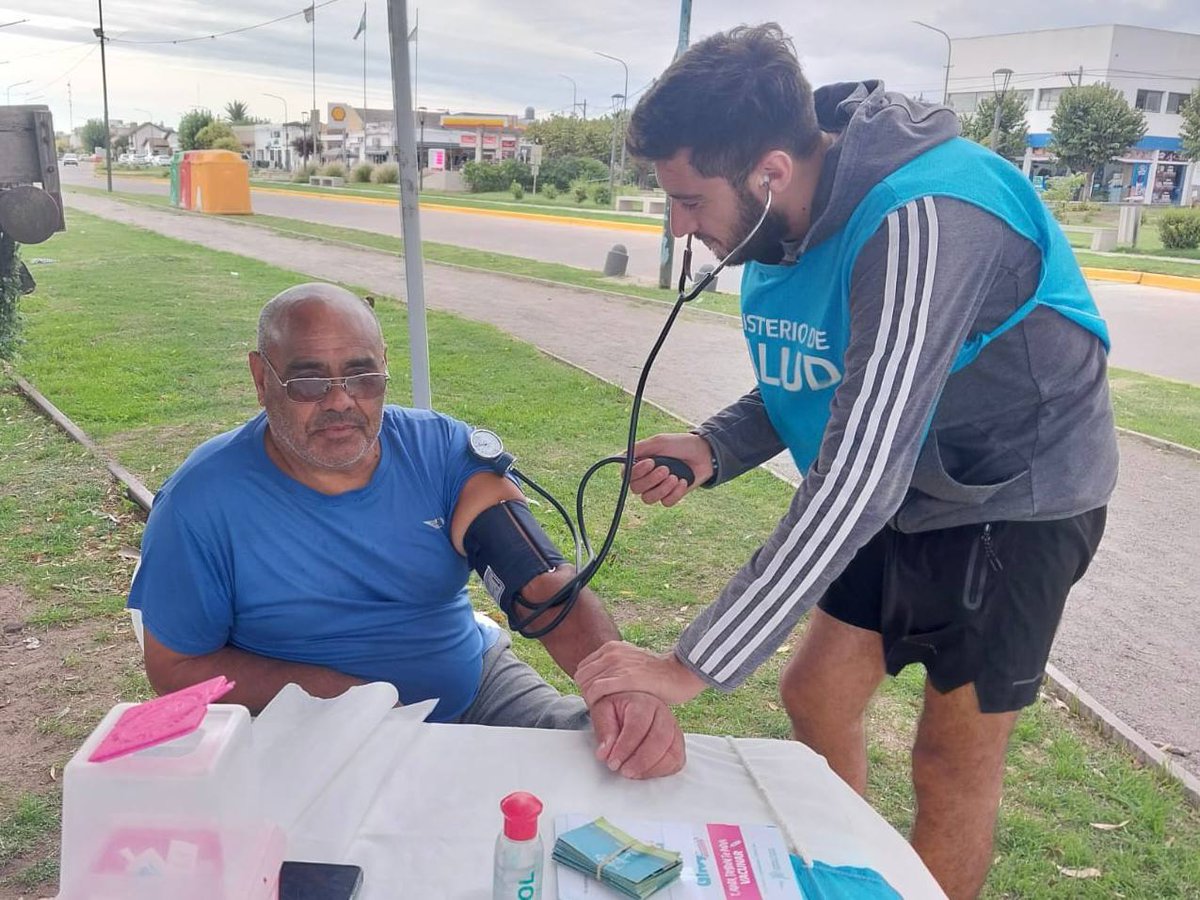 📍 Salud en el territorio: Jornada en Plaza Soledad, #25DeMayo 🌳🏥

Nuestros promotores realizaron un abordaje integral con la comunidad:

✅ Controles de tensión y glucemia 📊 ✅ Prevención de #Dengue y Hantavirus 🦟 ✅ Info sobre vacunación Antigripal y VSR 
 
<a href="/SaludBAP/">SaludBAP</a>
