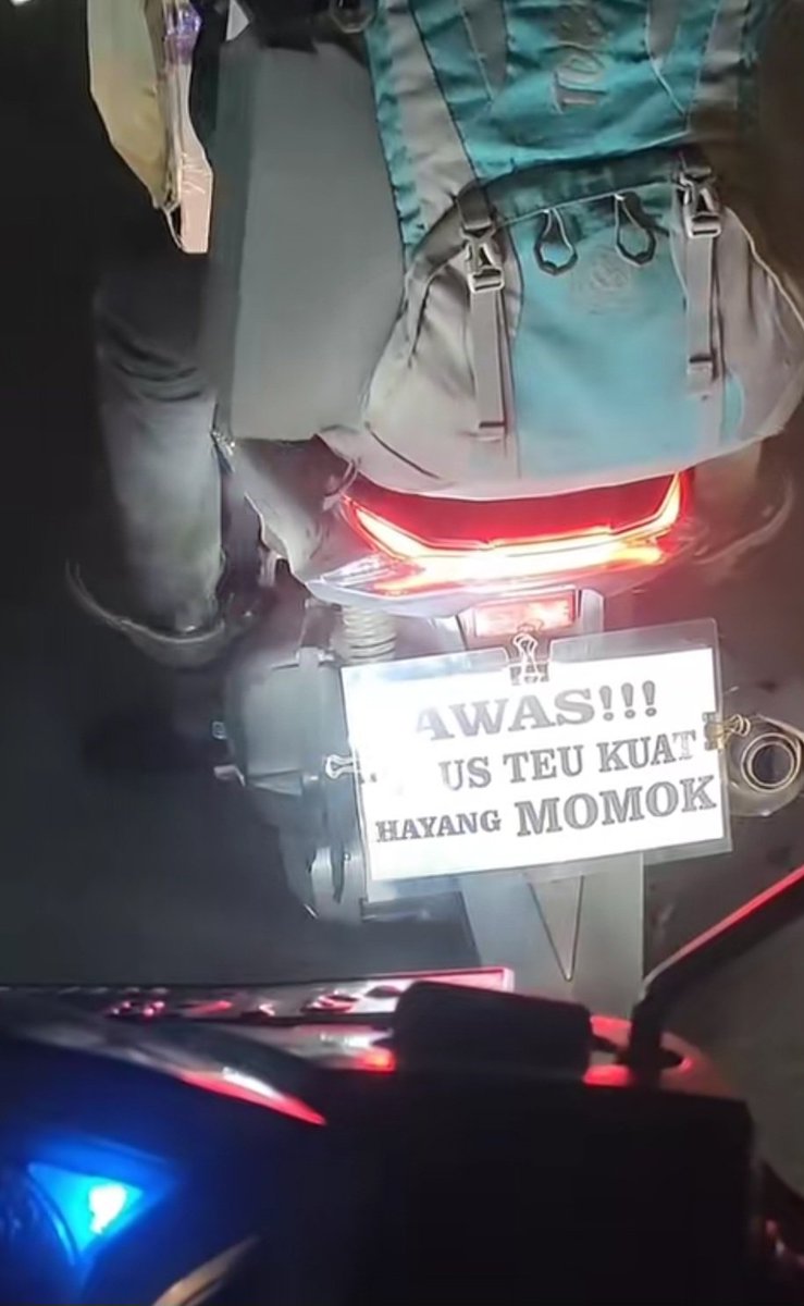 sopirbeus's tweet photo. Nalika pendak sareng sesama pemudik di jalan https://t.co/xAuxaarGCe