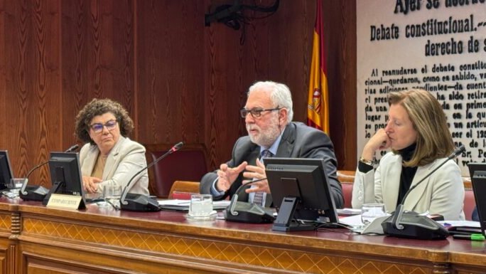 GacetaMedicaCom's tweet image. ➡️La @semicyuc solicita en el Senado acabar con las #guardias de 24 horas y más camas de #UCI

José Garnacho, presidente de la SEMICYUC, alertó en la Comisión de Sanidad del @Senadoesp sobre la sobrecarga de recursos y estrés laboral en las UCI

gacetamedica.com/profesion/la-s…