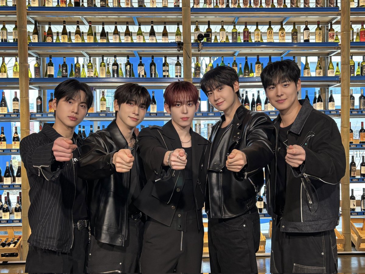 justwei_id's tweet photo. GELOOOOO😭😭 https://t.co/tSTOpctc2g