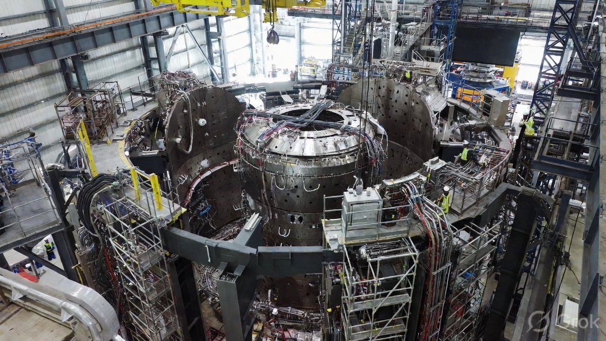 i am No One tweet media