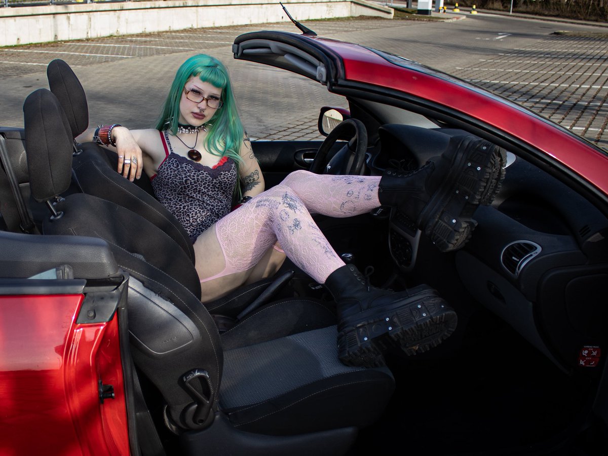 𝕰𝖒𝖕𝖗𝖊𝖘𝖘 𝕾𝖕𝖎𝖐𝖞 | FINDOMME tweet media