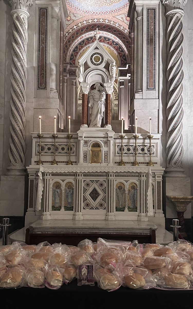 Cathedral Basilica of Saint Louis tweet media