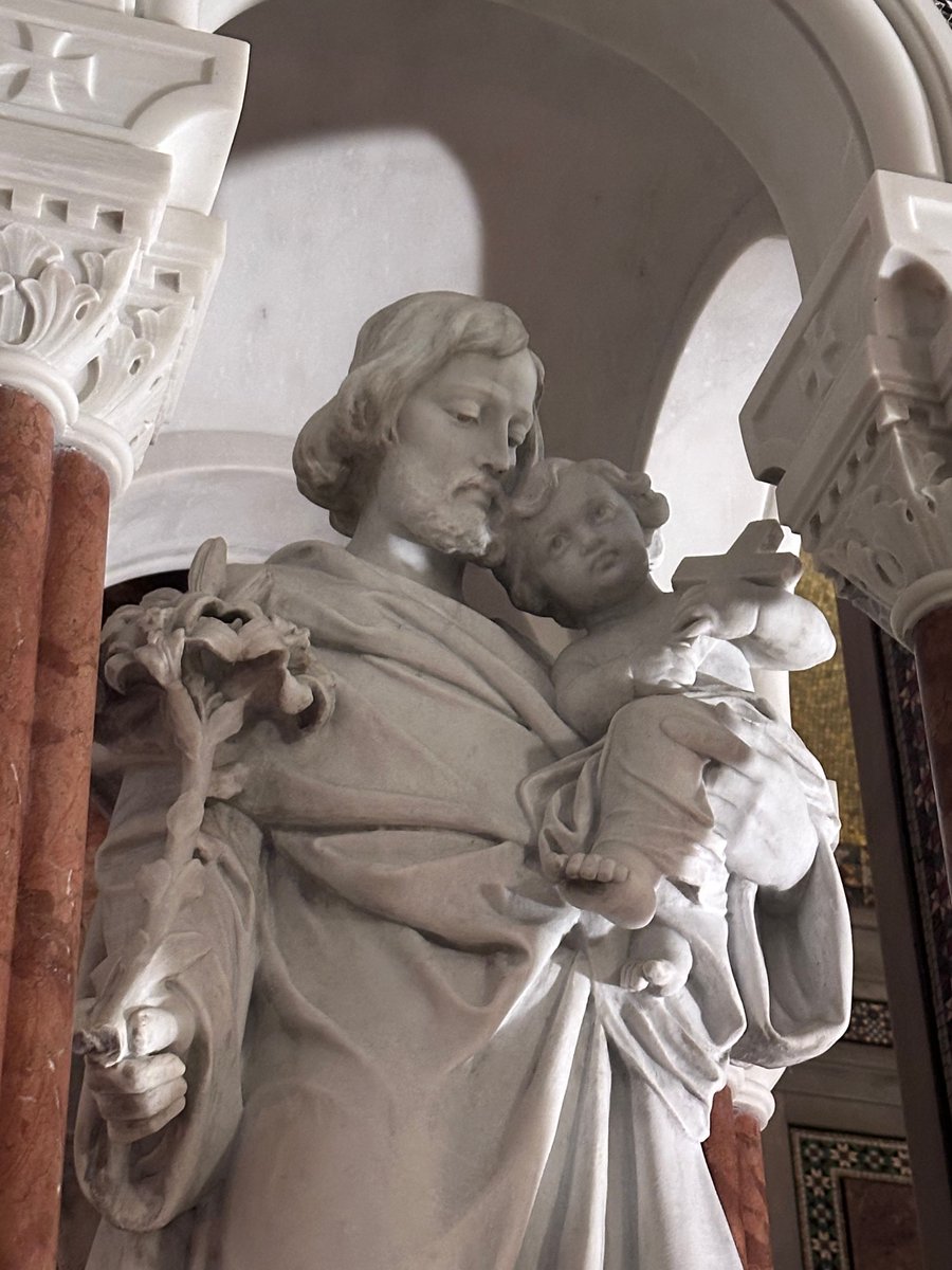 Cathedral Basilica of Saint Louis tweet media