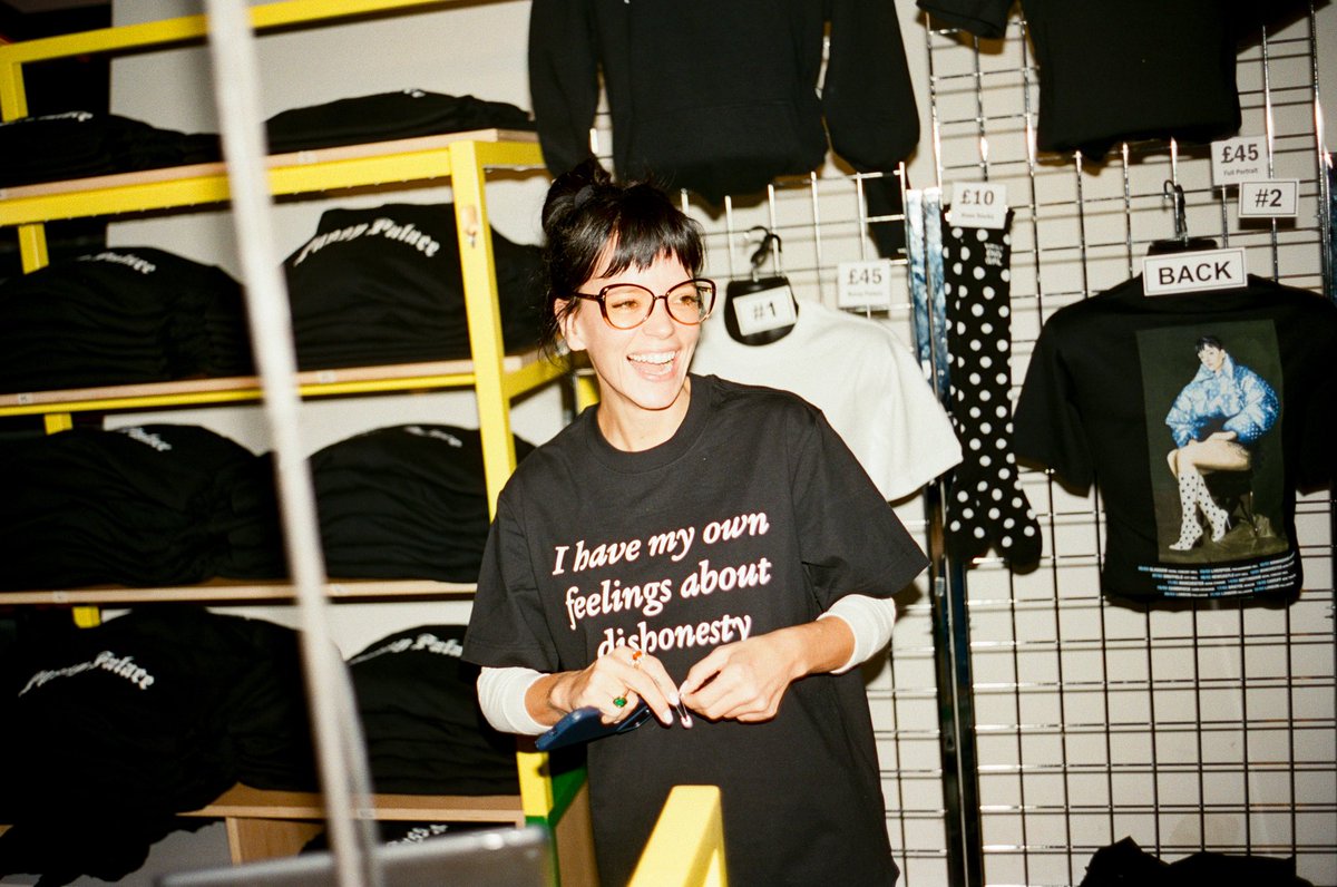 Lily Allen tweet media