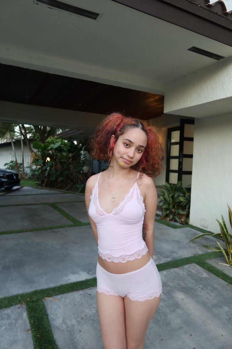 angelica👾 tweet media