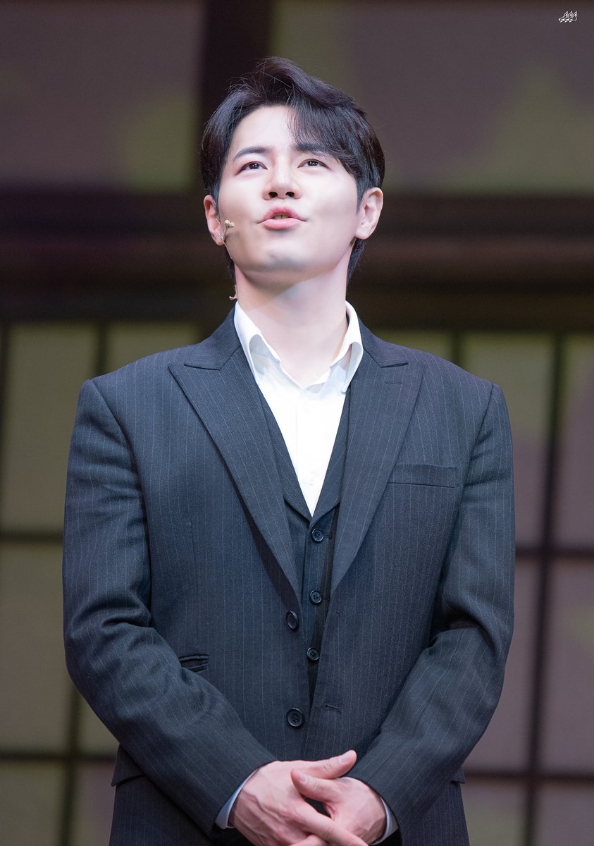 roemf_pic's tweet photo. 260317 뮤지컬 팬레터

이규형 https://t.co/EcrvQuMoIh