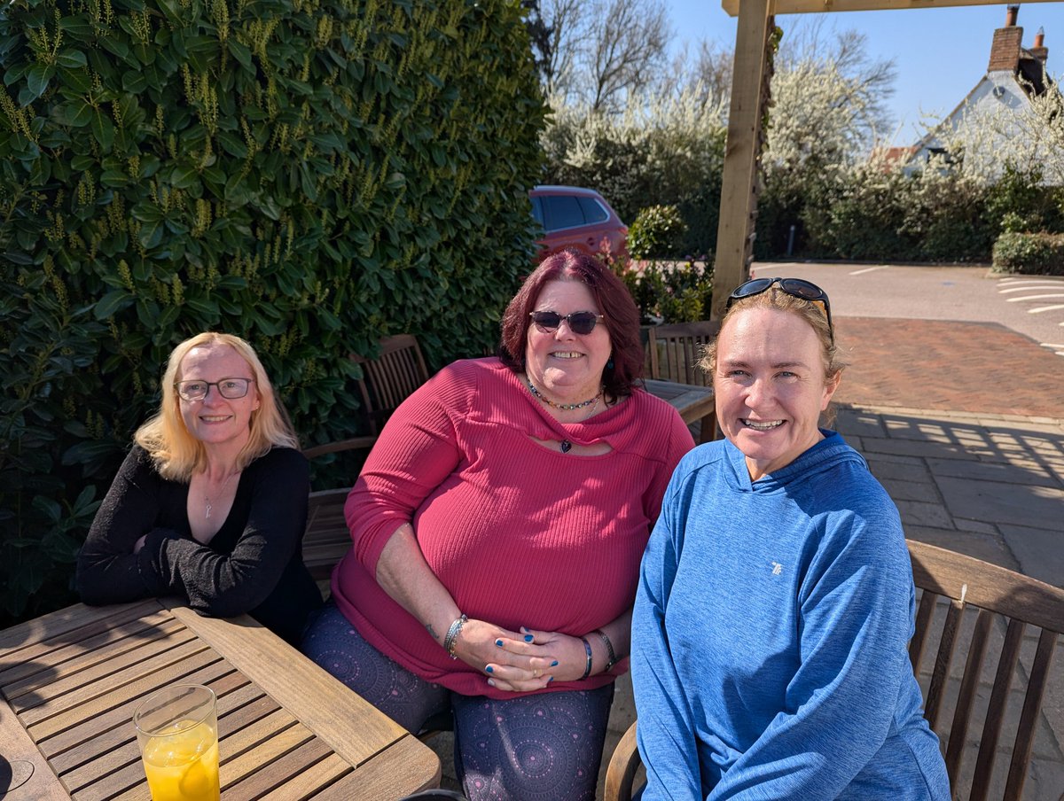 I'm out for a meet up with fellow paranormal writer Steph Lay, when who should we bump into but the amazing Claire Davy!! What a happy coincidence 😍