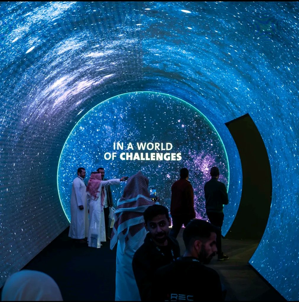 Managers tweet media