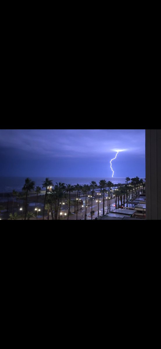 daretowinnn's tweet image. #cpfc #palace #storm #lightning #larnaca #cyprus 

Come on the boys ❤️💙