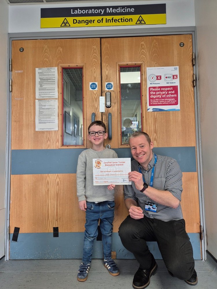 Harvey's Lab Tours tweet media