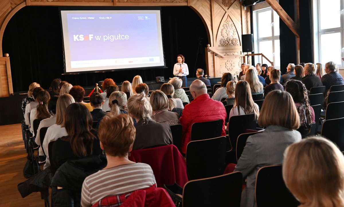 KAS_Gdansk's tweet photo. Szkolenia z #KSeF to coś więcej niż tylko spotkania w urzędach skarbowych W ostatnim czasie byliśmy.:
👉na szkoleniu w Lokalnym Centrum Kultury i Organizacji Pozarządowych w Będźmierowicach;
👉na spotkaniu w Domu Kultury w Czersku;
👉na szkoleniu w GOKSiR w Liniewie.
#KASdlaWas https://t.co/t6jzTSAgSZ