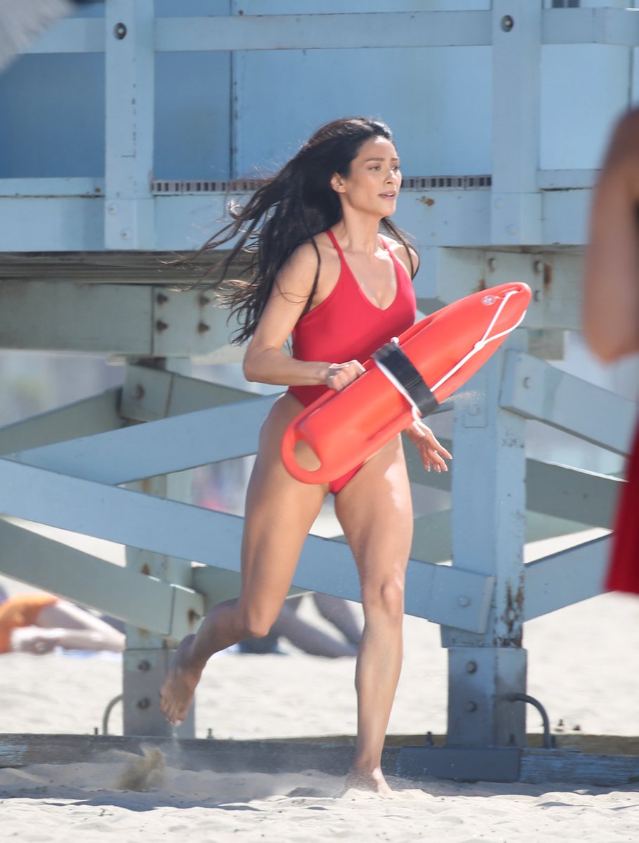 Guitar_Culture's tweet image. Shay Mitchell on set for the upcoming #Baywatch reboot 🛟
#ShayMitchell #PLL